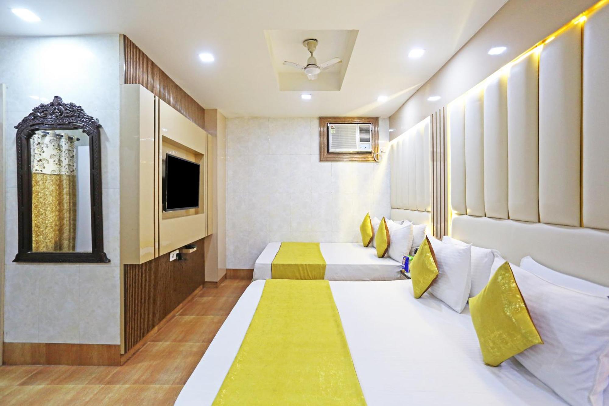Hotel Preet Palace -5 Mints Walk From Nizamuddin Railway Station Yeni Delhi Dış mekan fotoğraf