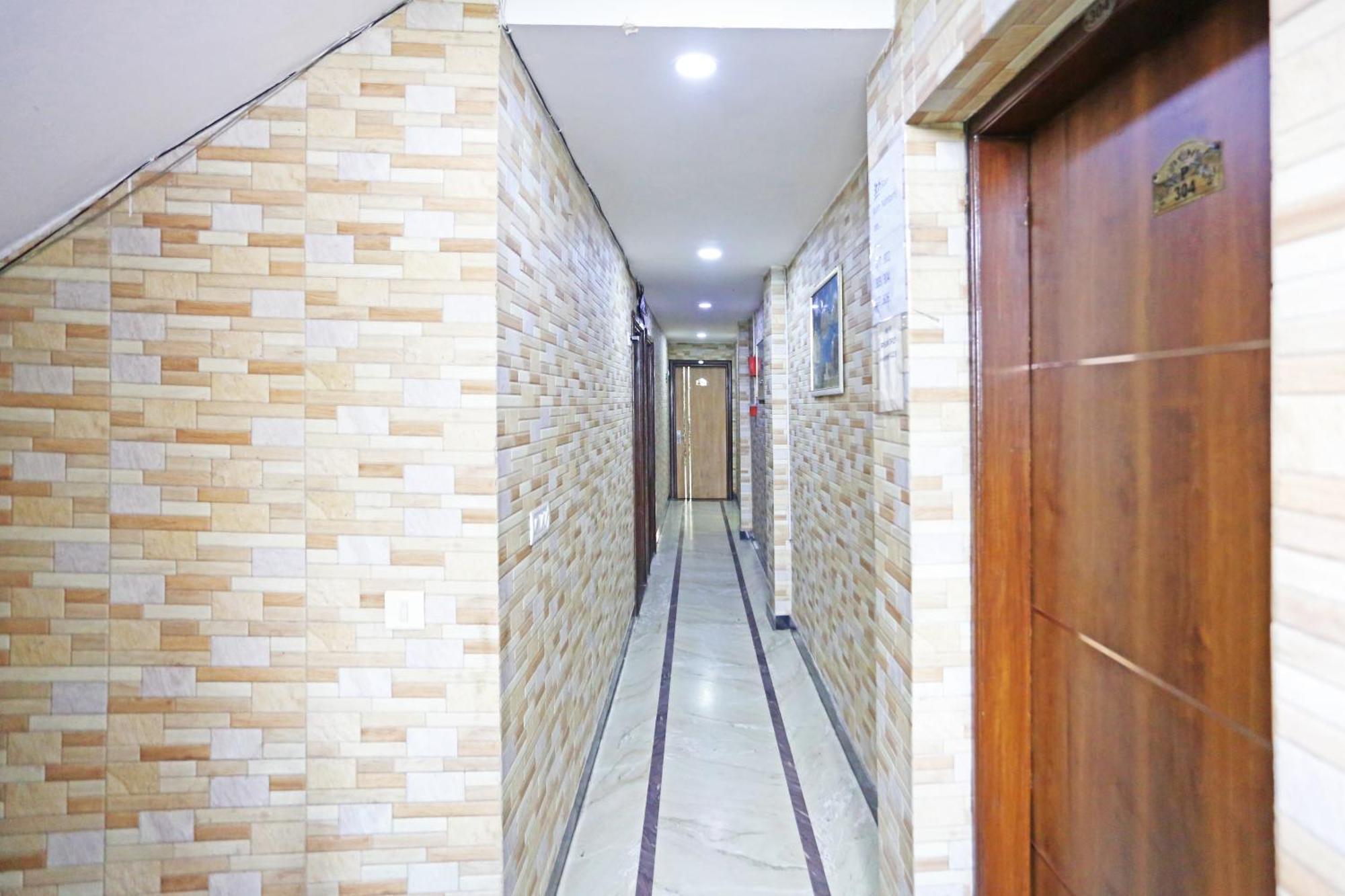 Hotel Preet Palace -5 Mints Walk From Nizamuddin Railway Station Yeni Delhi Dış mekan fotoğraf