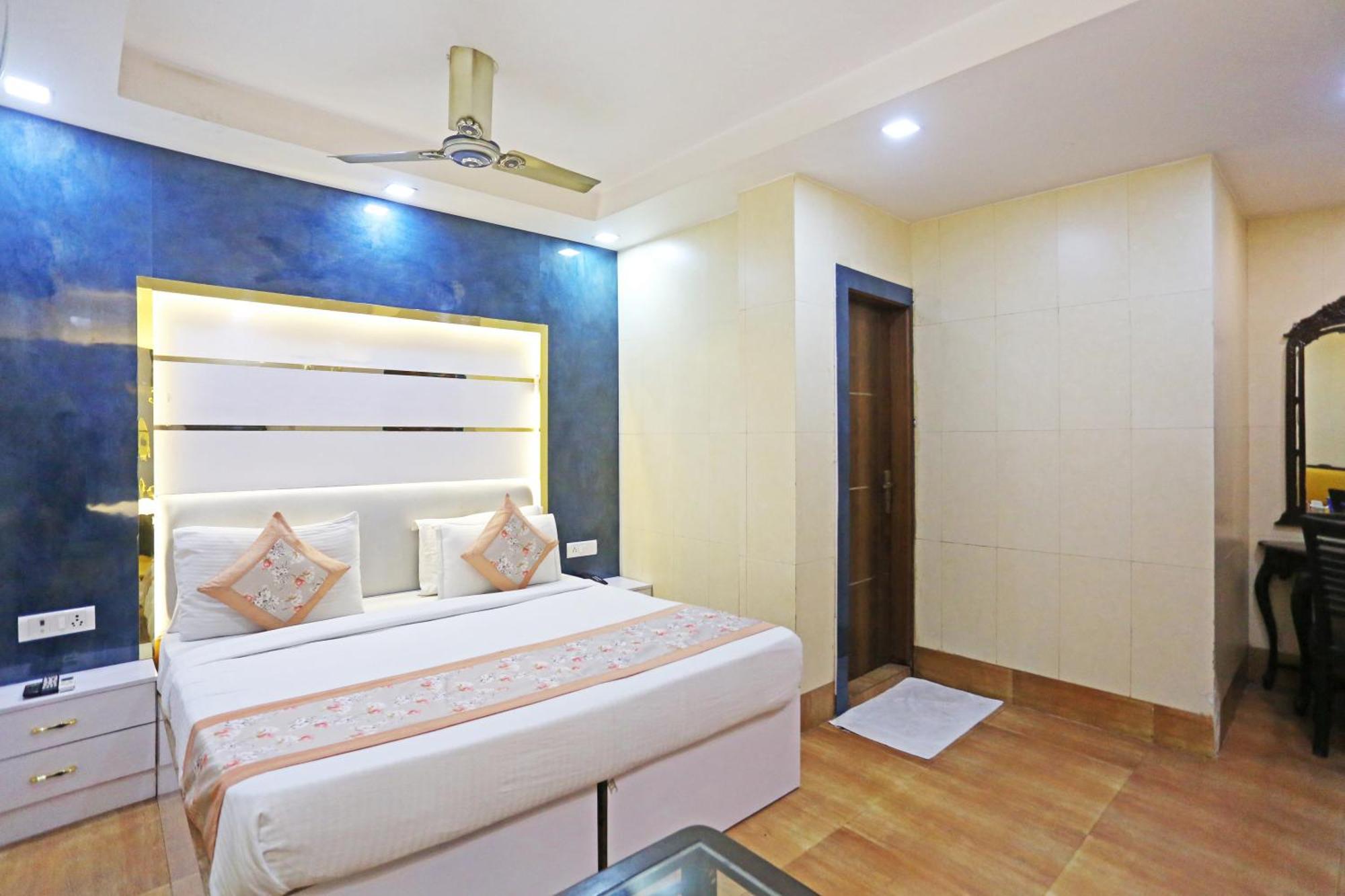 Hotel Preet Palace -5 Mints Walk From Nizamuddin Railway Station Yeni Delhi Dış mekan fotoğraf