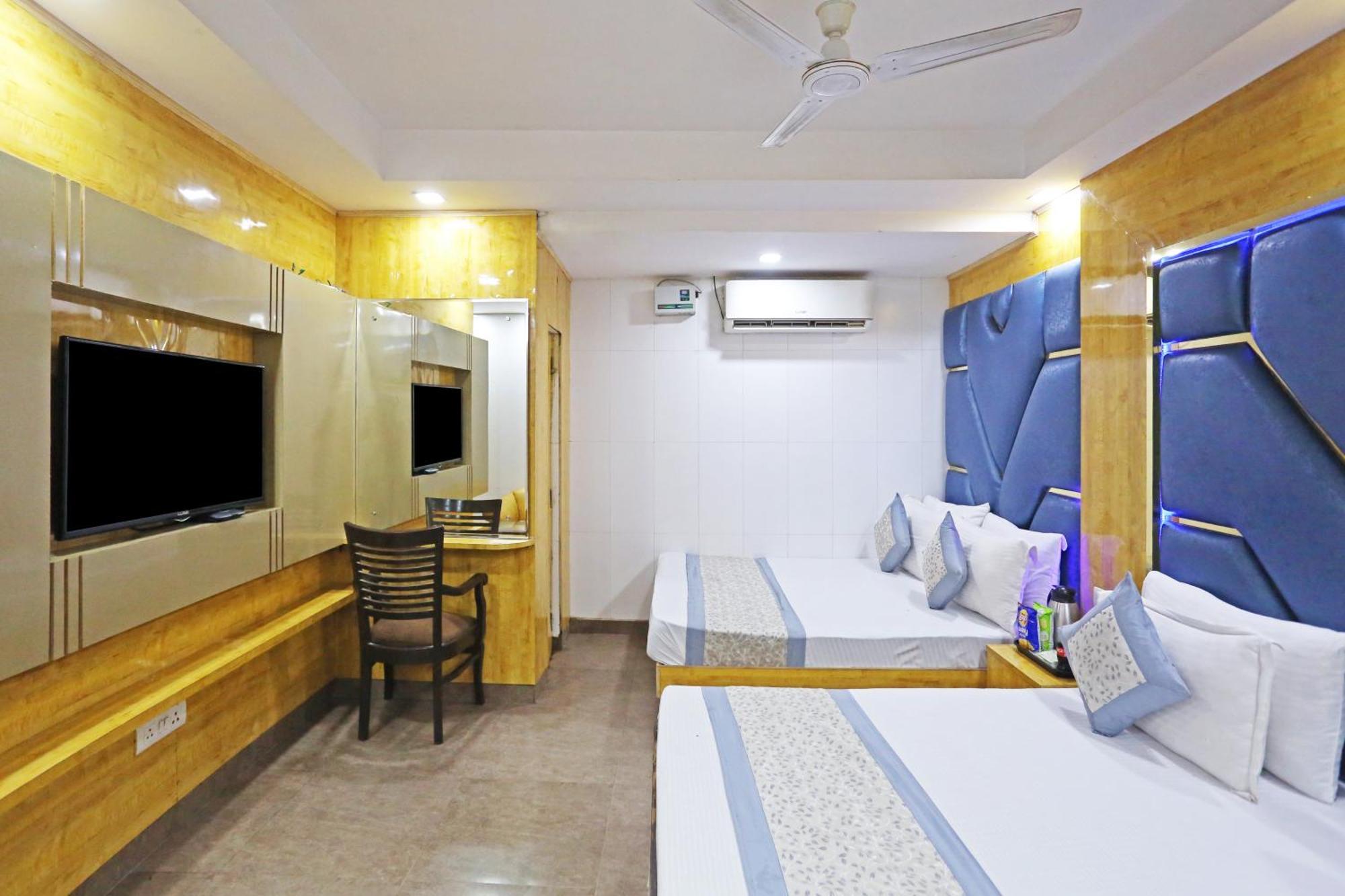 Hotel Preet Palace -5 Mints Walk From Nizamuddin Railway Station Yeni Delhi Dış mekan fotoğraf