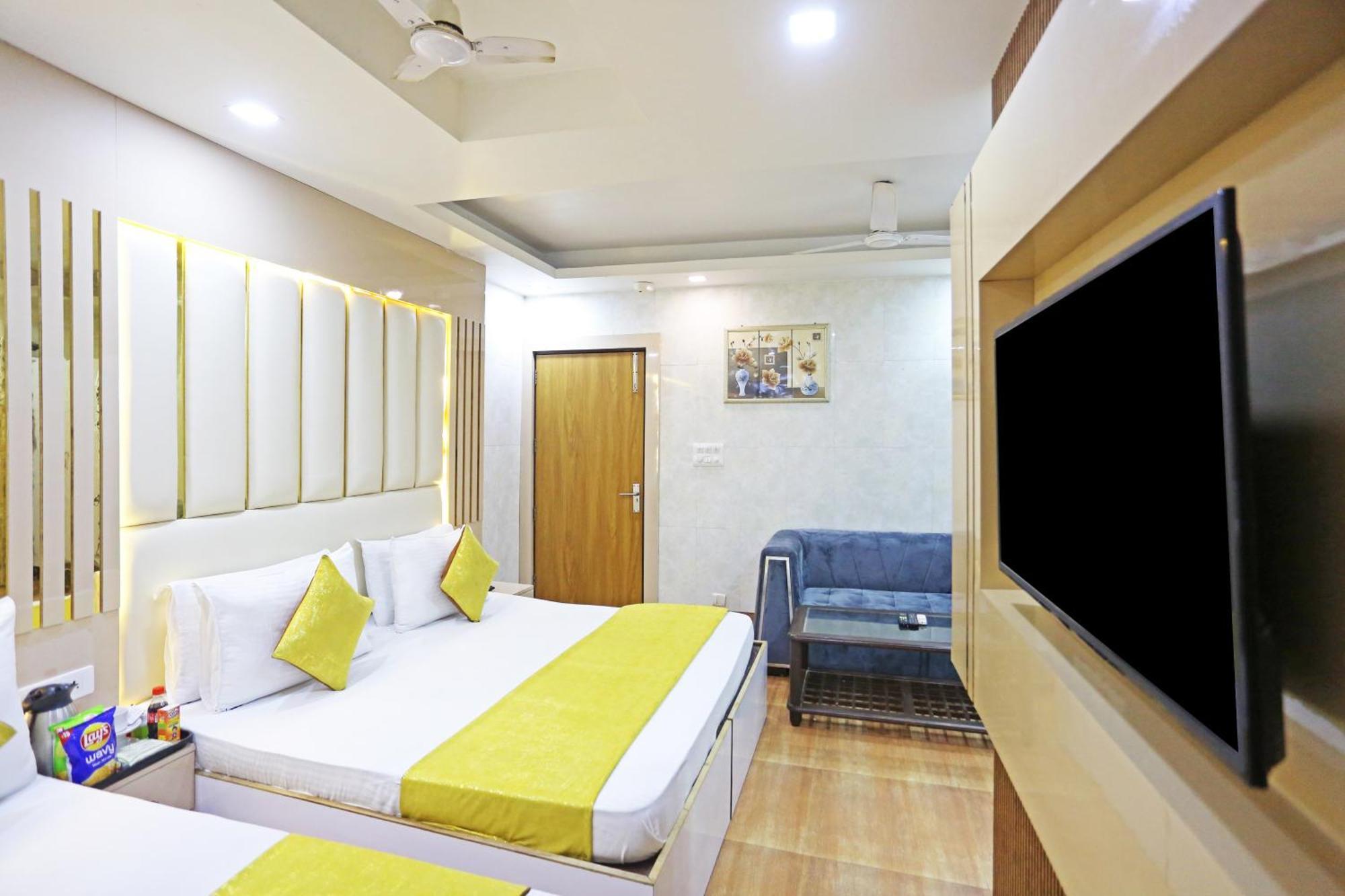 Hotel Preet Palace -5 Mints Walk From Nizamuddin Railway Station Yeni Delhi Dış mekan fotoğraf