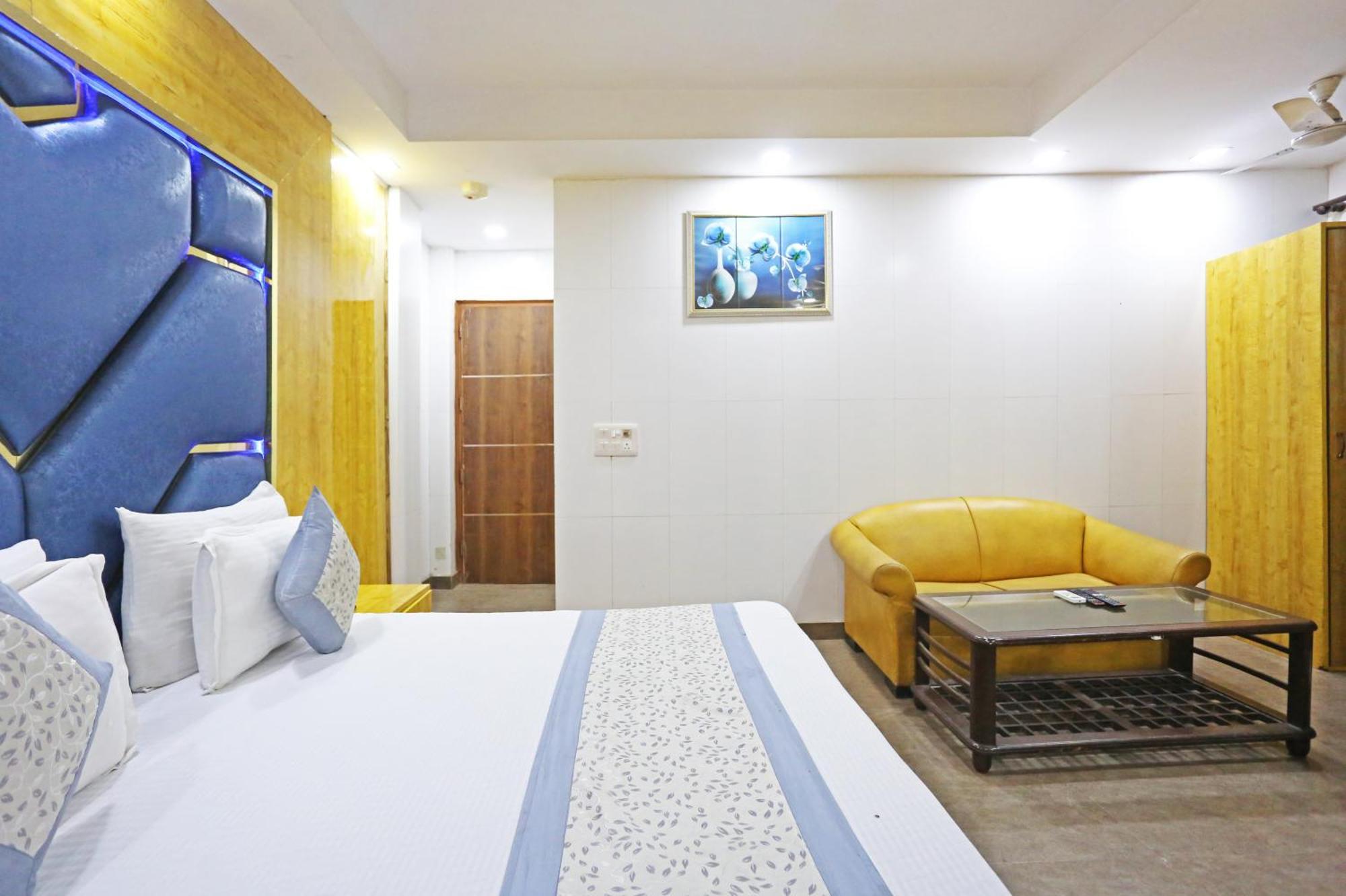 Hotel Preet Palace -5 Mints Walk From Nizamuddin Railway Station Yeni Delhi Dış mekan fotoğraf