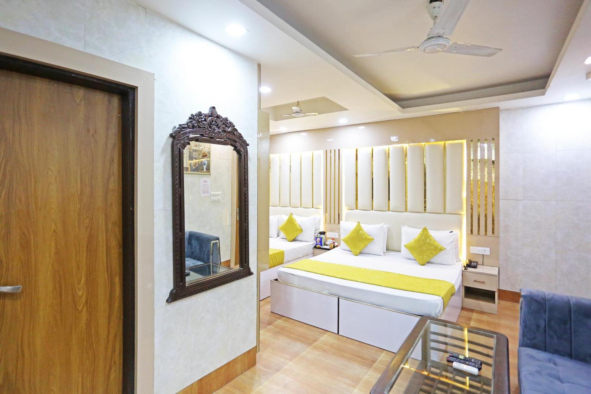 Hotel Preet Palace -5 Mints Walk From Nizamuddin Railway Station Yeni Delhi Dış mekan fotoğraf