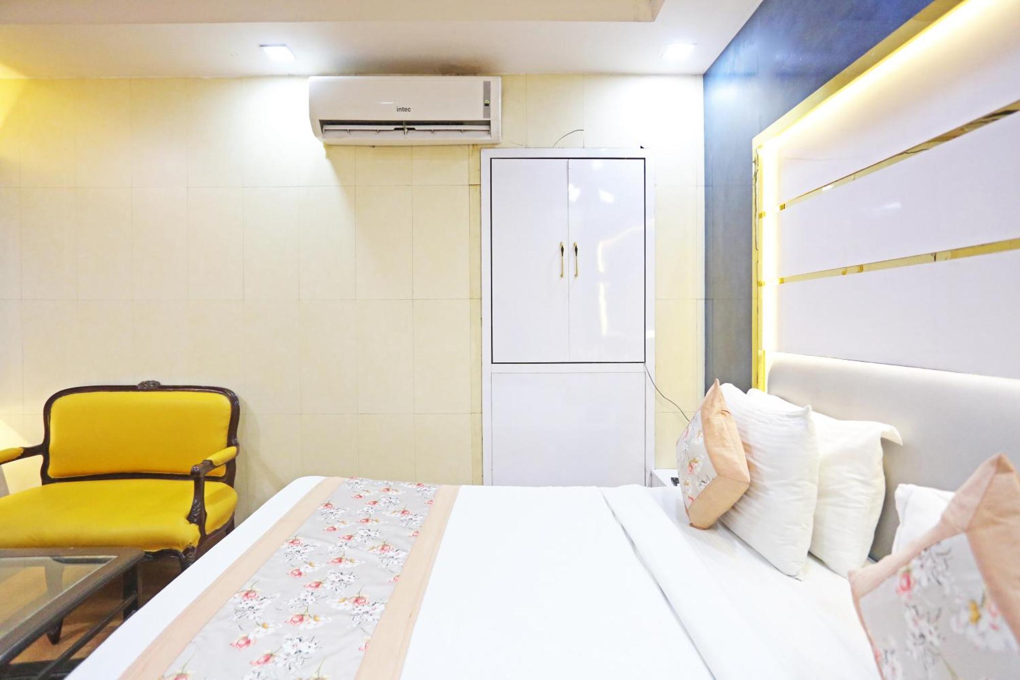 Hotel Preet Palace -5 Mints Walk From Nizamuddin Railway Station Yeni Delhi Dış mekan fotoğraf